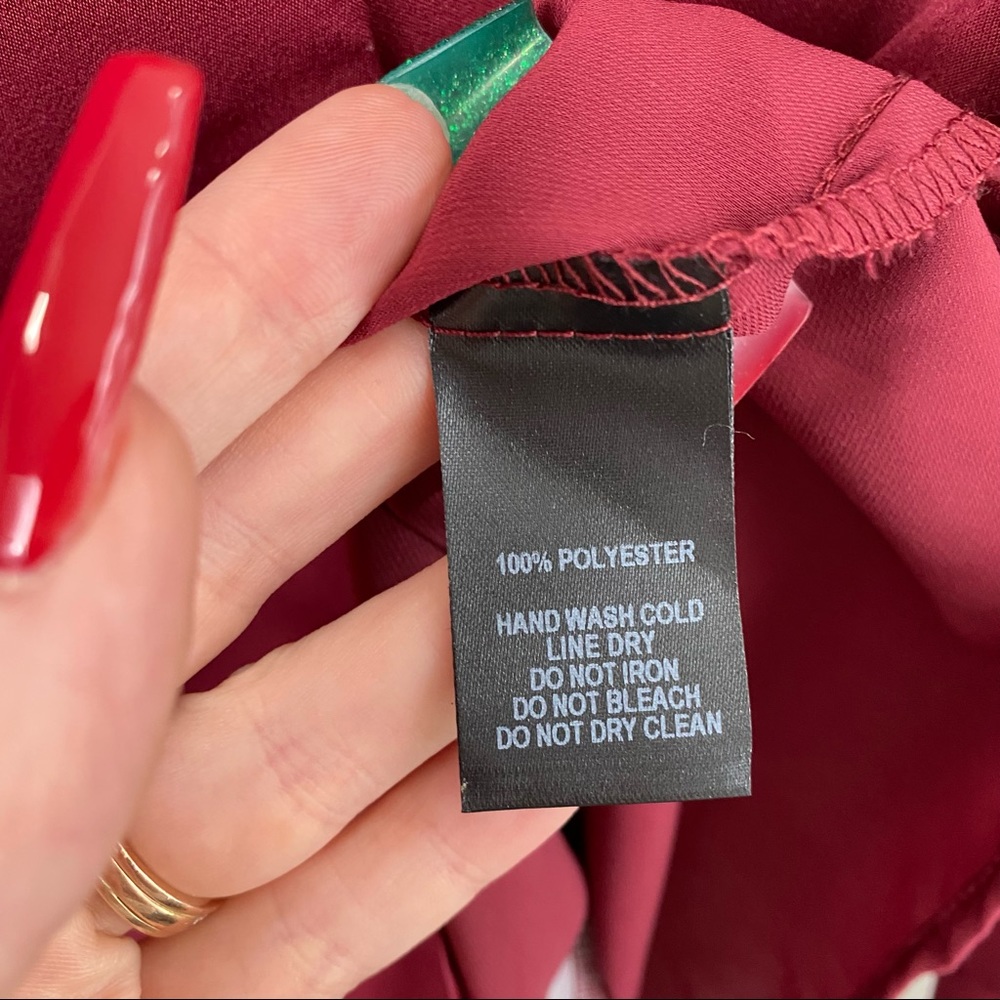 Lulu’s Long Sleeve Satin Burgundy Button Front Blouse Size Small NWT - Picture 8 of 9